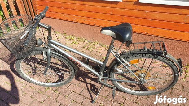 Eladó egy 18 sebességes mountain bike kerékpár.