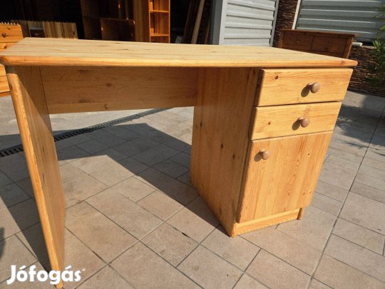 Eladó egy 2 fiókos, polcos fenyő íróasztal. Bútor jó állapotú. Méret