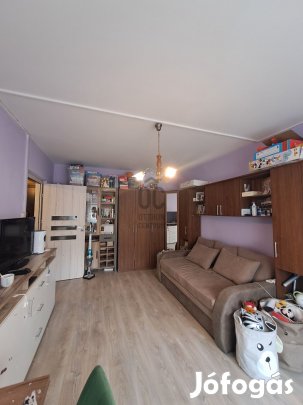 Eladó egy 35 nm-es felújított, alacsony rezsijű lakás kiváló lokációva