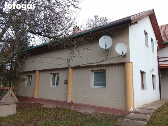 Eladó egy 3 lakásos társasház földszinti lakása Lovasberényben