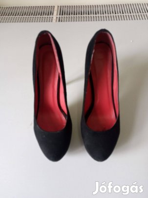 Eladó egy 41.-es női platformos magassarkú cipő