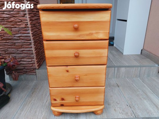 Eladó egy 4 fiókos,Claudia fenyő komód. Megkímélt, szép,újszerű állap