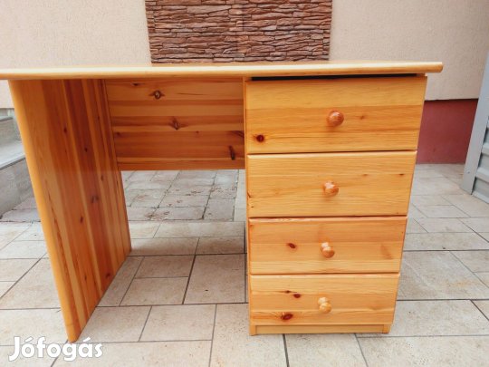 Eladó egy 4 fiókos Markus fenyő íróasztal. Bútor Nagyon szép állapotú