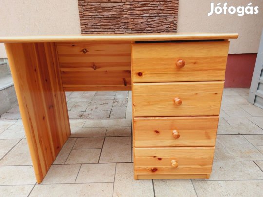 Eladó egy 4 fiókos Markus fenyő íróasztal. Bútor Nagyon szép állapotú