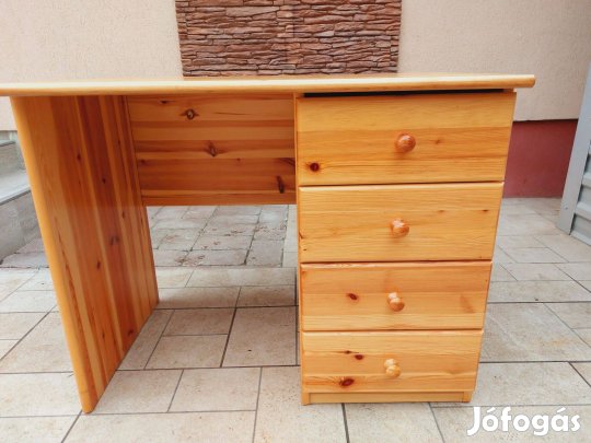 Eladó egy 4 fiókos Markus fenyő íróasztal. Bútor Nagyon szép állapotú