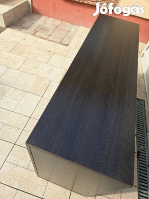Eladó egy 4 fiókos, polcos nagy méretű Modern komód