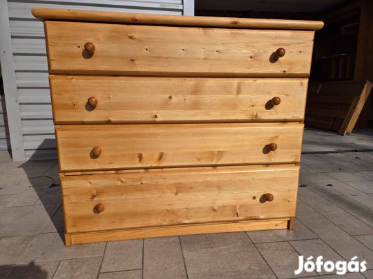 Eladó egy 4 fiókos fenyő komód. Bútor nagyon szép állapotú Méretek: