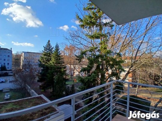 Eladó egy 83 m-es lakás Győr belvárosához közel  Árkádtól pár