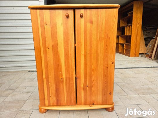 Eladó egy Anikó polcos fenyő komód.RS Bútor. Bútor Nagyon szép állapo