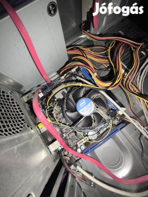 Eladó egy Asrock H61M-VG3 alaplap/CPU/RAM 