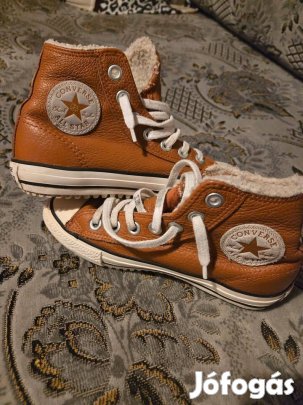 Eladó egy Converse cipő