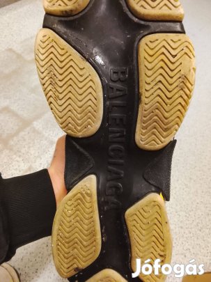 Eladó egy Eredeti Balenciaga cipő!