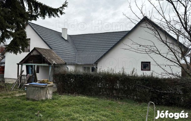 Eladó egy FELÚJÍTOTT KÉTHELYI CSALÁDI HÁZ.