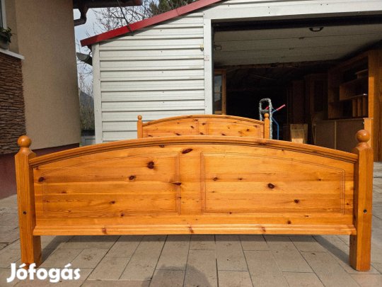 Eladó egy Fenyő franciaágy, 2db ágyráccal. Bútor jó állapotú