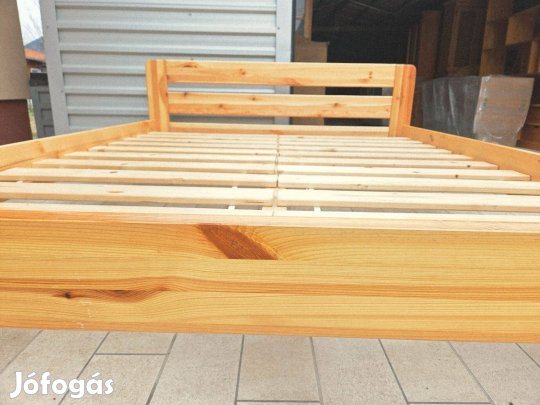 Eladó egy Fenyő franciaágy, 2db ágyráccal. Bútor nagyon szép, újszerű