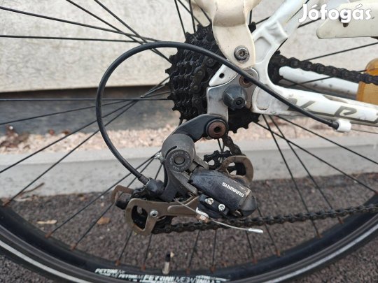 Eladó egy Ferrini városi / trekking kerékpár, megkímélt, működő állapo
