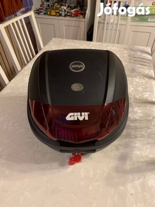 Eladó egy Givi E300N2 motoros túradoboz hátsó