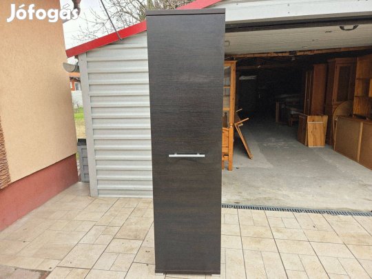 Eladó egy Magas polcos Modern szekrény. Bútor szép állapotú