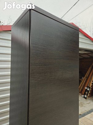 Eladó egy Magas polcos Modern szekrény. Bútor szép állapotú