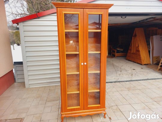 Eladó egy Magas tölgy vitrin . Bútor nagyon szép állapotú. Méretek: