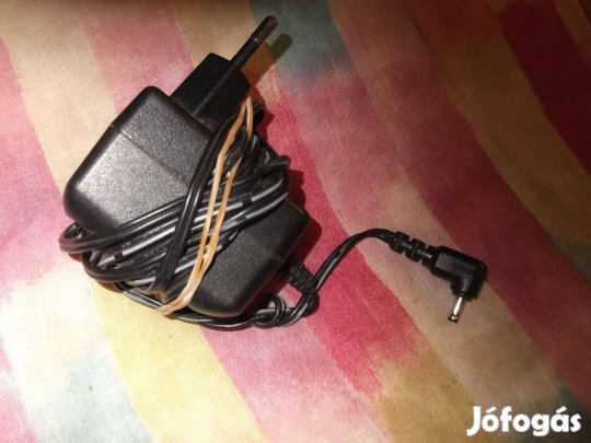 Eladó egy Motorola töltő, a leírásban megtalálható, hogy melyekhez jó
