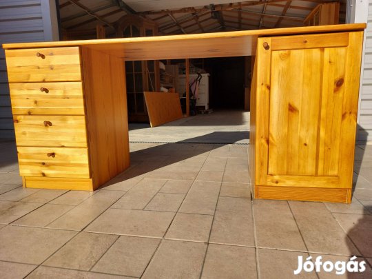 Eladó egy Nagy Méretű 4 fiókos , polcos fenyő íróasztal