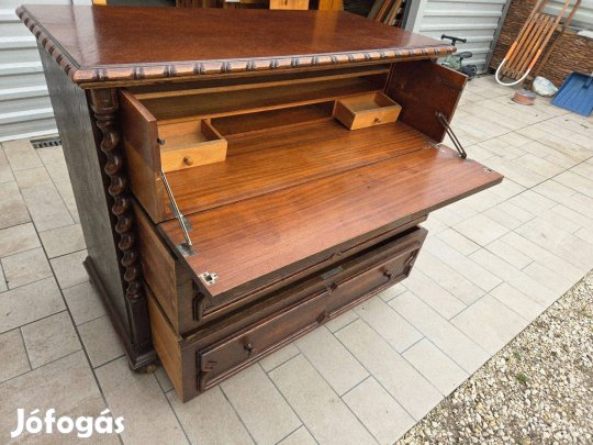 Eladó egy Nagy Méretű Koloniál komód - szekreter. Bútor szép állapotú