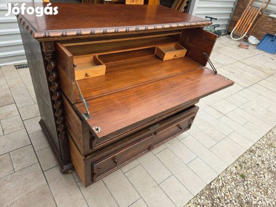 Eladó egy Nagy Méretű Koloniál komód - szekreter. Bútor szép állapotú