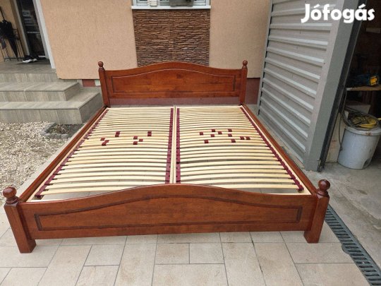 Eladó egy Nagy Méretű Tölgy franciaágy, 2db ágyráccal. Bútor szép áll