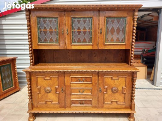 Eladó egy Nagy Méretű ,3 fiókos, polcos, vitrines Liverpool Koloniál t