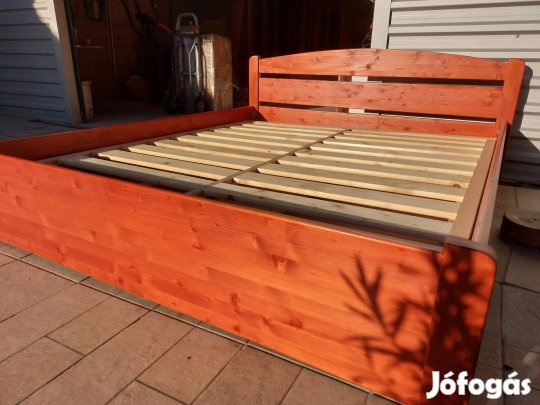 Eladó egy Nem Standard méretü gázrúgós, ágynemű tartós fenyő franciaág