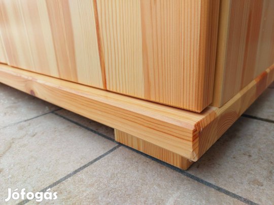 Eladó egy Nobis 42 cm mély Polcos És Akasztós Fenyő Szekrény