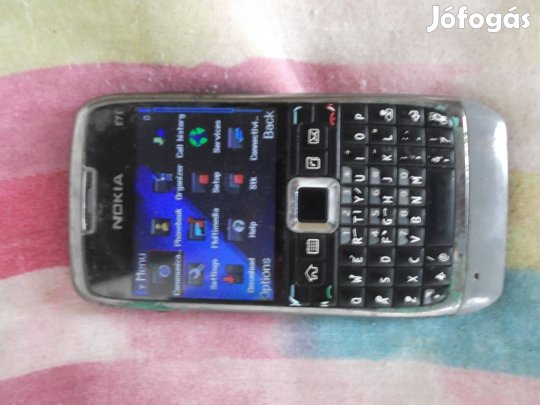 Eladó egy Nokia E- 71 csúnya hátlappal, kártyafüggetlenül