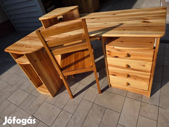 Eladó egy Sarok Vanessa fenyő íróasztal Székkel. RS bútor