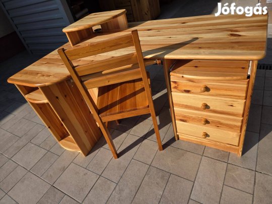 Eladó egy Sarok Vanessa fenyő íróasztal Székkel. RS bútor