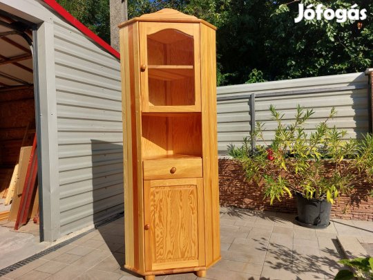 Eladó egy Sarok Vitrines fenyő szekrény, tálaló. Bútor szép,Újszerű