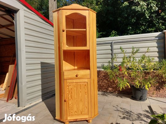 Eladó egy Sarok Vitrines fenyő szekrény, tálaló. Bútor szép,Újszerű