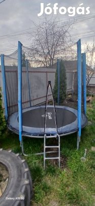 Eladó egy Spartan trambulin 244 cm átmérőjű.