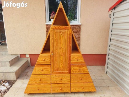 Eladó egy Szigedi 10 fiókos különleges piramis alaku fenyő szekrény