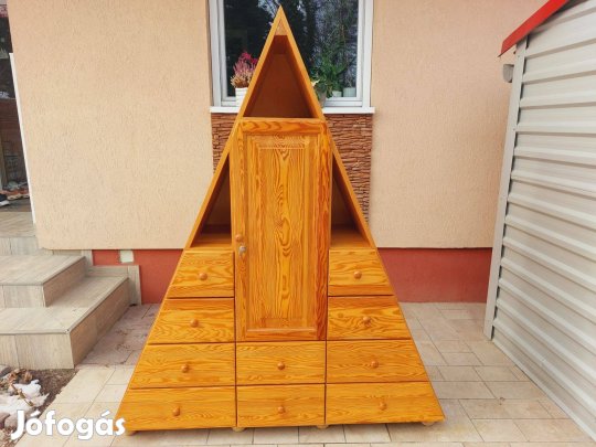 Eladó egy Szigedi 10 fiókos különleges piramis alaku fenyő szekrény