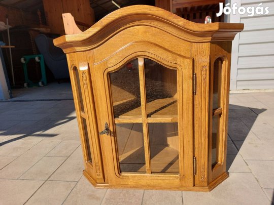 Eladó egy Tölgy fali vitrin Bútor szép állapotú, hibátlan