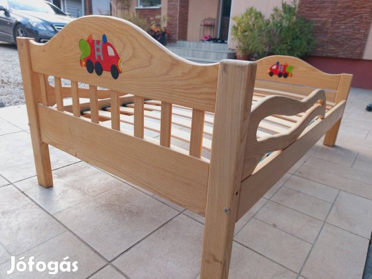 Eladó egy állítható hosszúságú (leesésgátlós) tömör fenyő gyerekágy. K