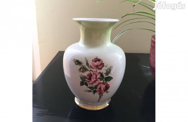 Eladó egy bájos hollóházi váza