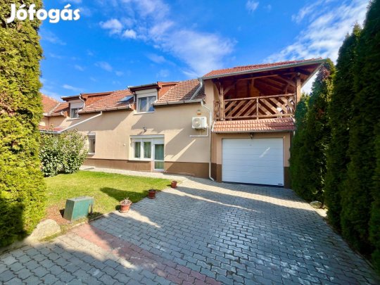 Eladó egy felújított, duplakomfortos ház Miskolc-Szirmán!