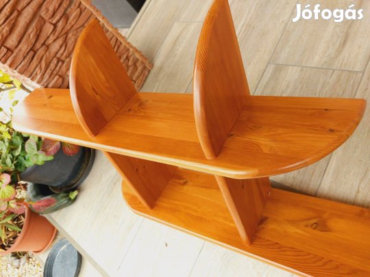 Eladó egy fenyő fali polc. Bútor szép állapotú