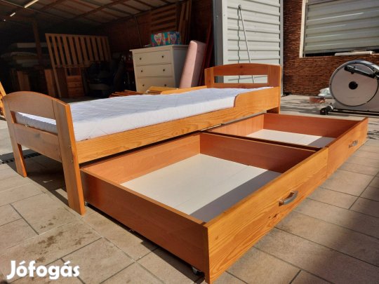 Eladó egy fenyő gyerekágy 2db ágynemütartoval, leesésgátlóval + matrac