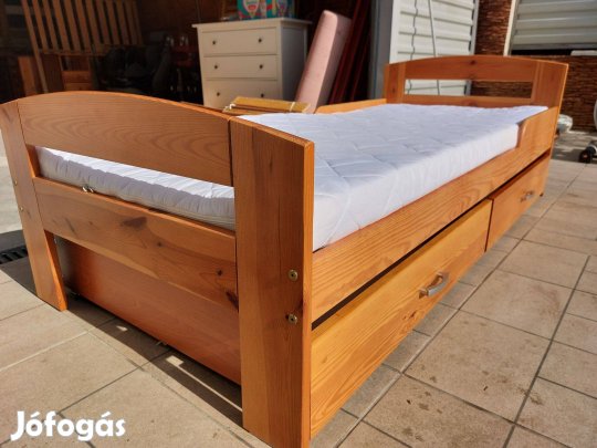 Eladó egy fenyő gyerekágy 2db ágynemütartoval, leesésgátlóval + matrac