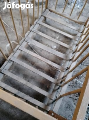 Eladó egy gyerekágy matrac nélkül 