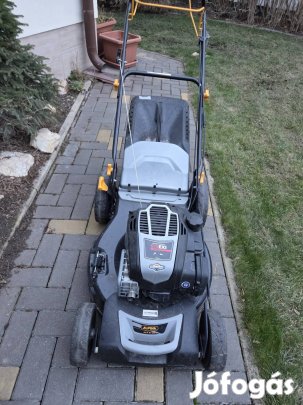 Eladó egy gyönyörű Alpina 6.75 briggs motoros fűnyíró!