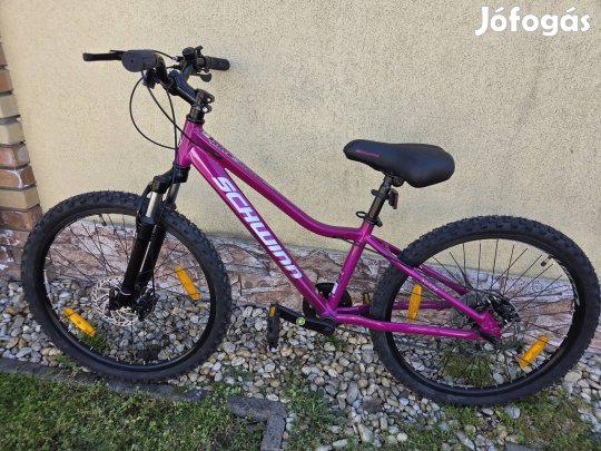 Eladó egy gyönyörű,karcmentes Schwinn 24 es alu kislány kerékpár! 